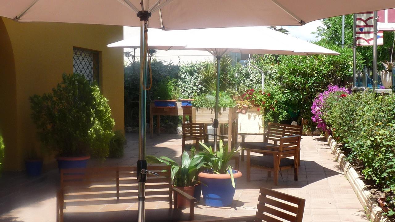 Hotel Ribes Roges Vilanova i la Geltrú Εξωτερικό φωτογραφία